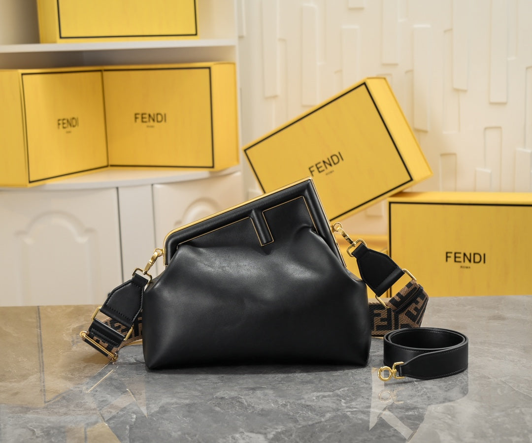 2XF20BDE Stylish leather bag