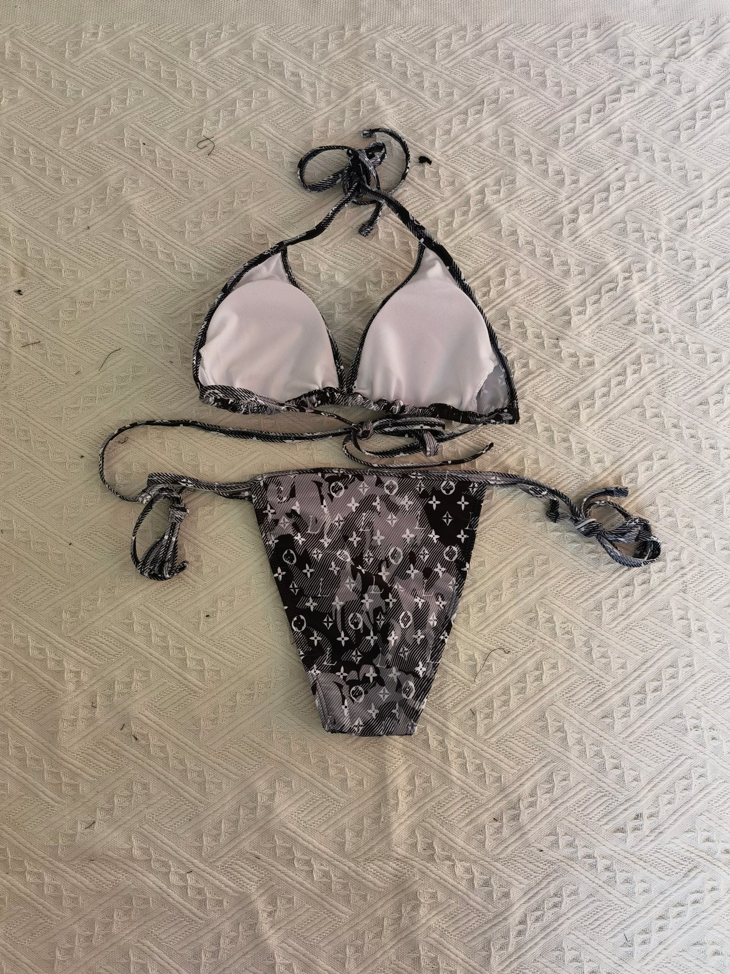 14E28YDE Stylish Bikini swimsuit