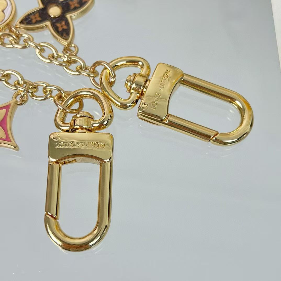 1WE1ADE Stylish key closure