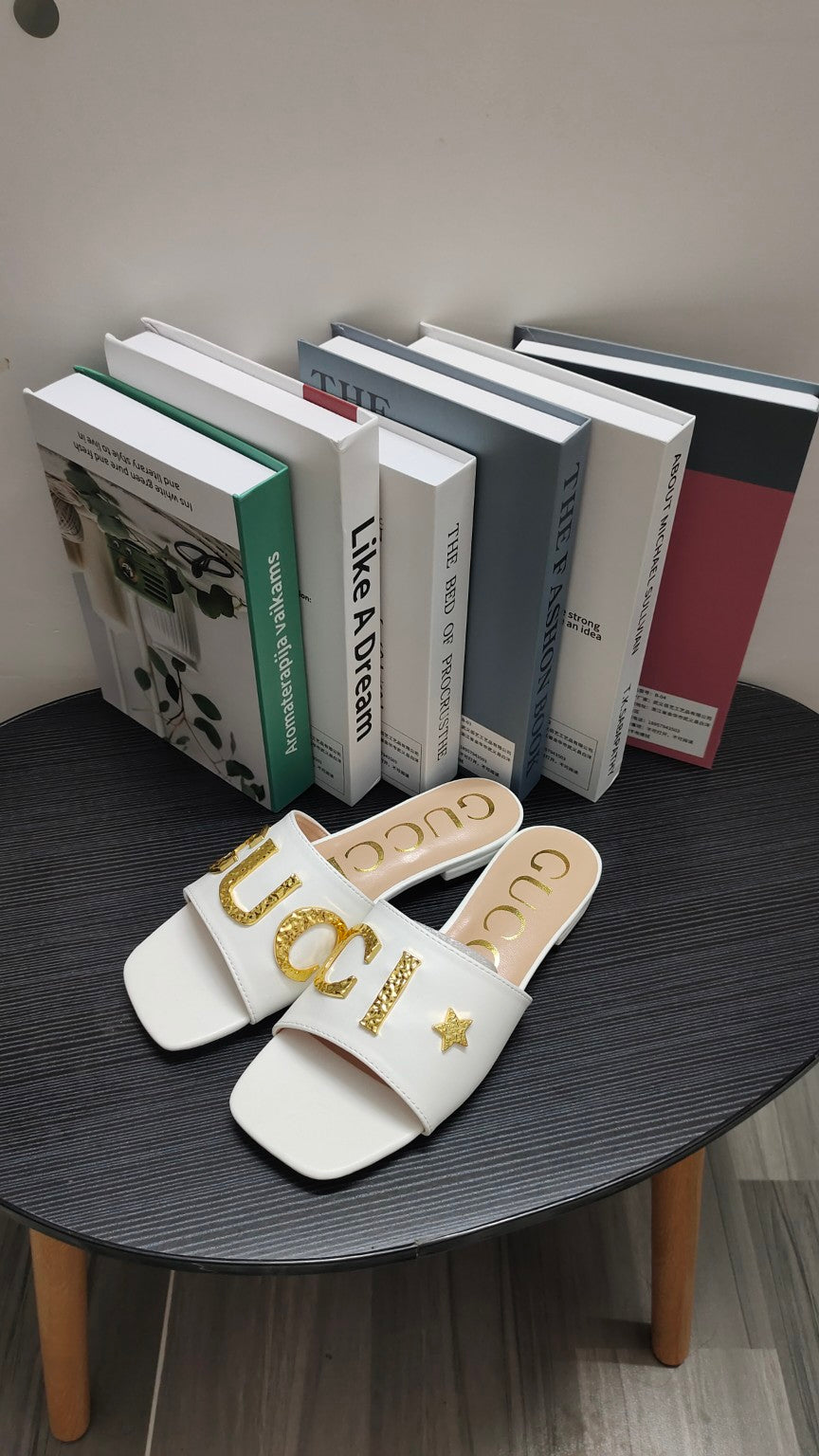 14B102ZDE Stylish slippers