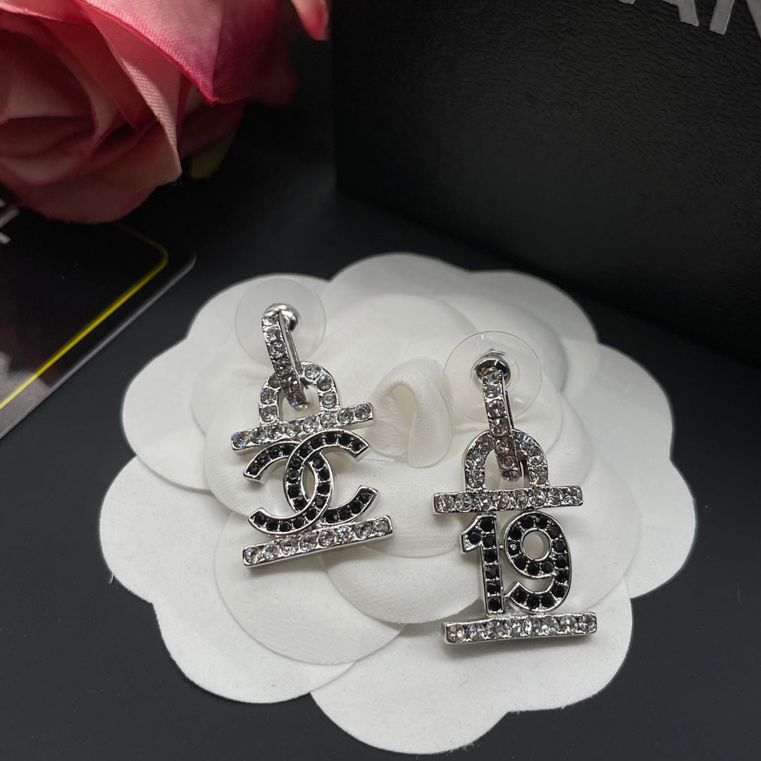 14C898EDE Stylish Earrings