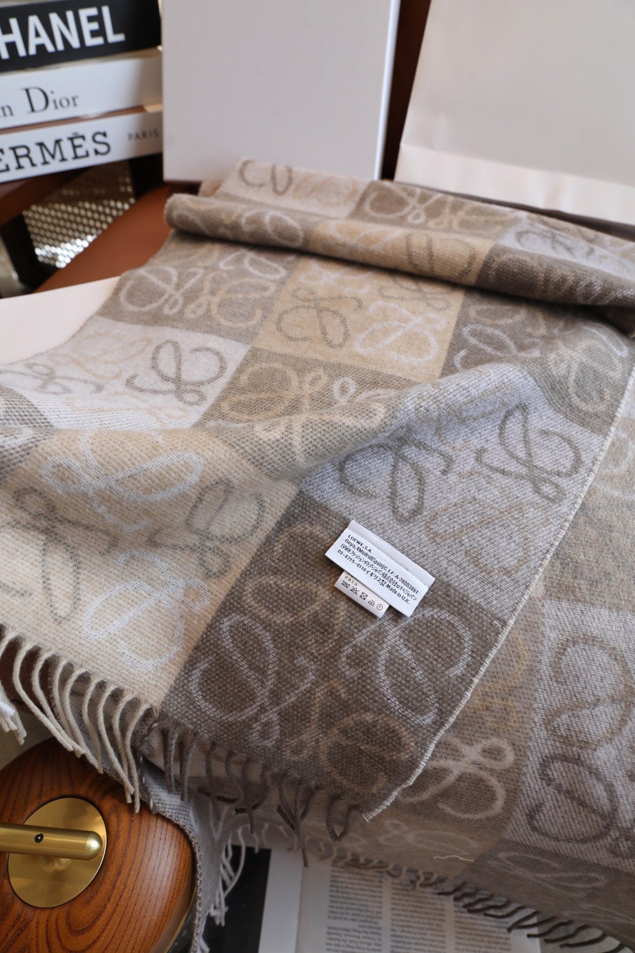 175RA13WDE Stylish Winter Scarves