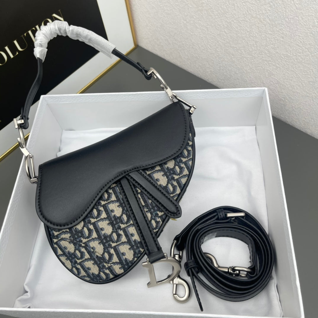 1WD90BDE Stylish leather bag