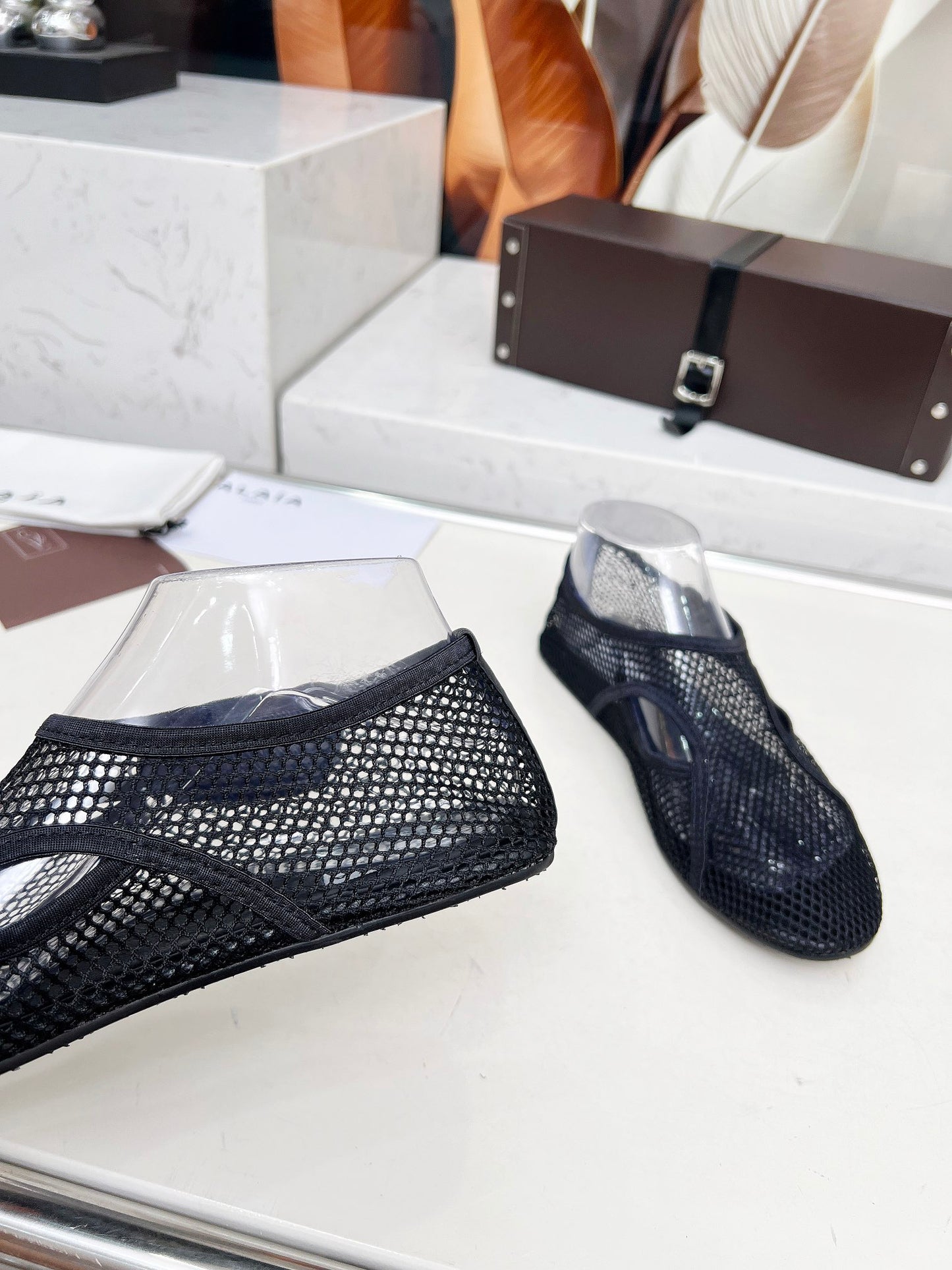 255QA24ZDE Stylish leather shoes