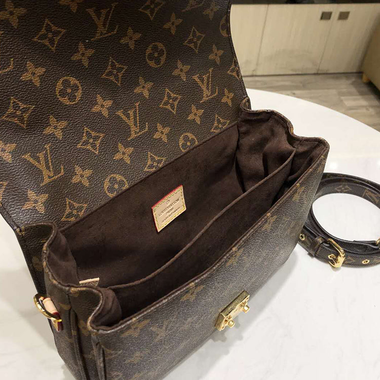1E65BDE Stylish leather bag