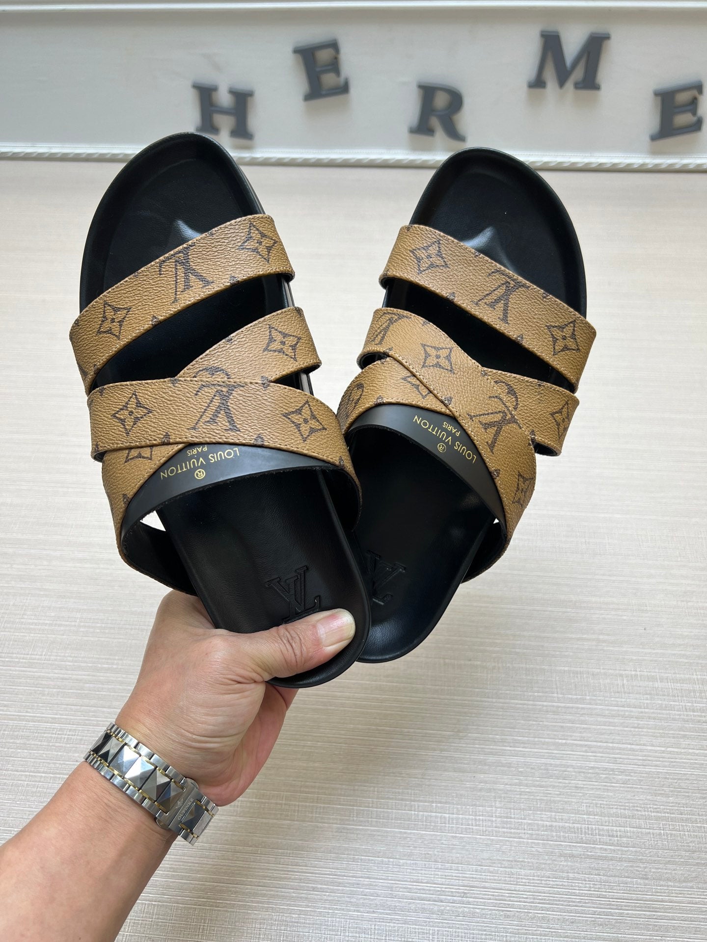 54E89ZDE Stylish slippers
