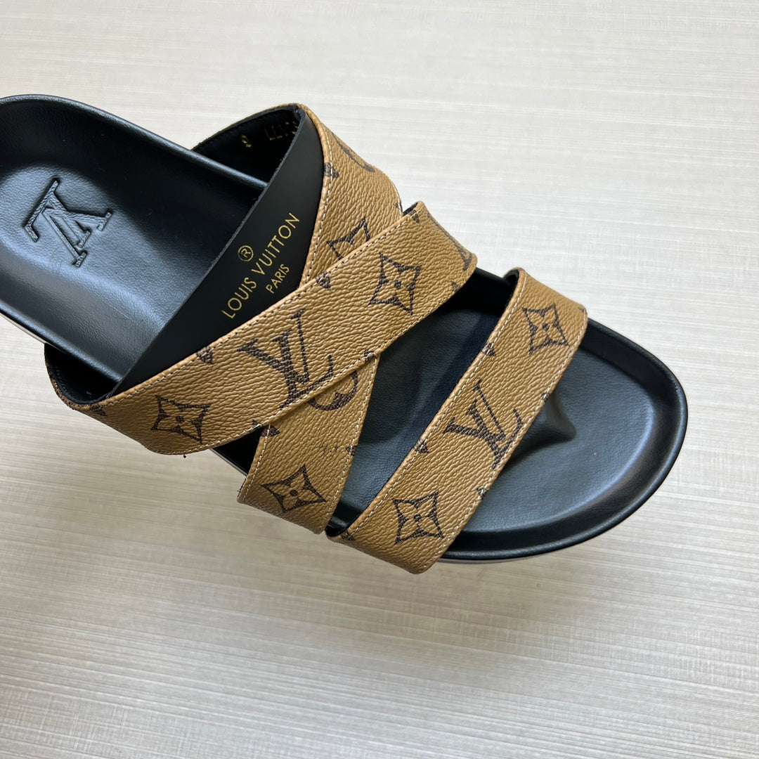 54E89ZDE Stylish slippers