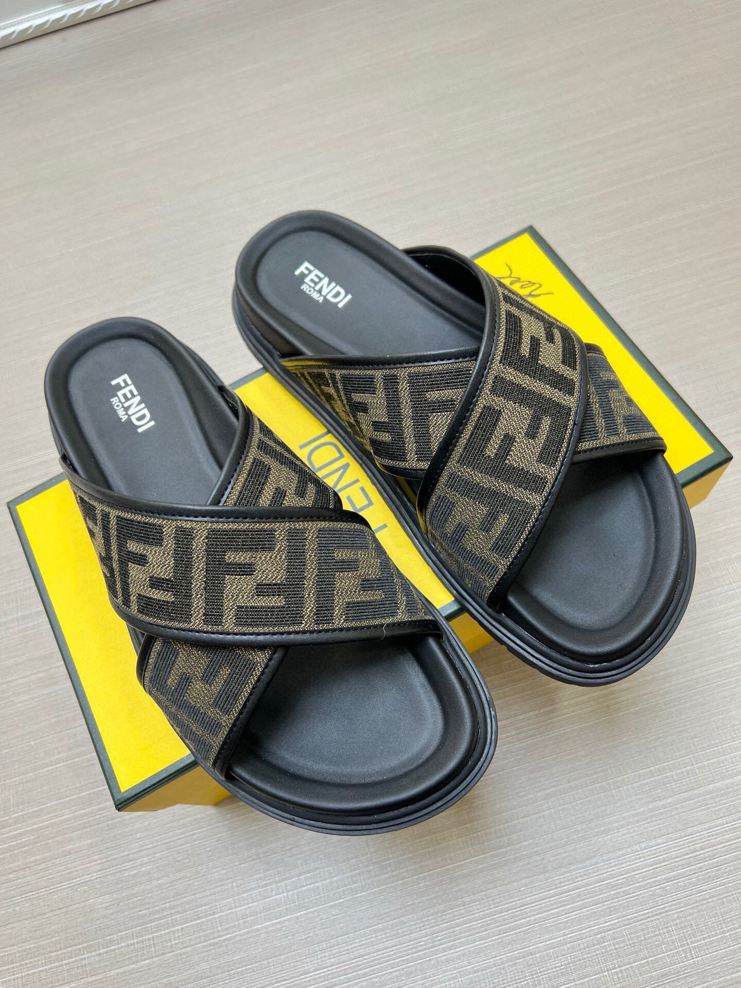 5LF224ZDE Stylish Slippers