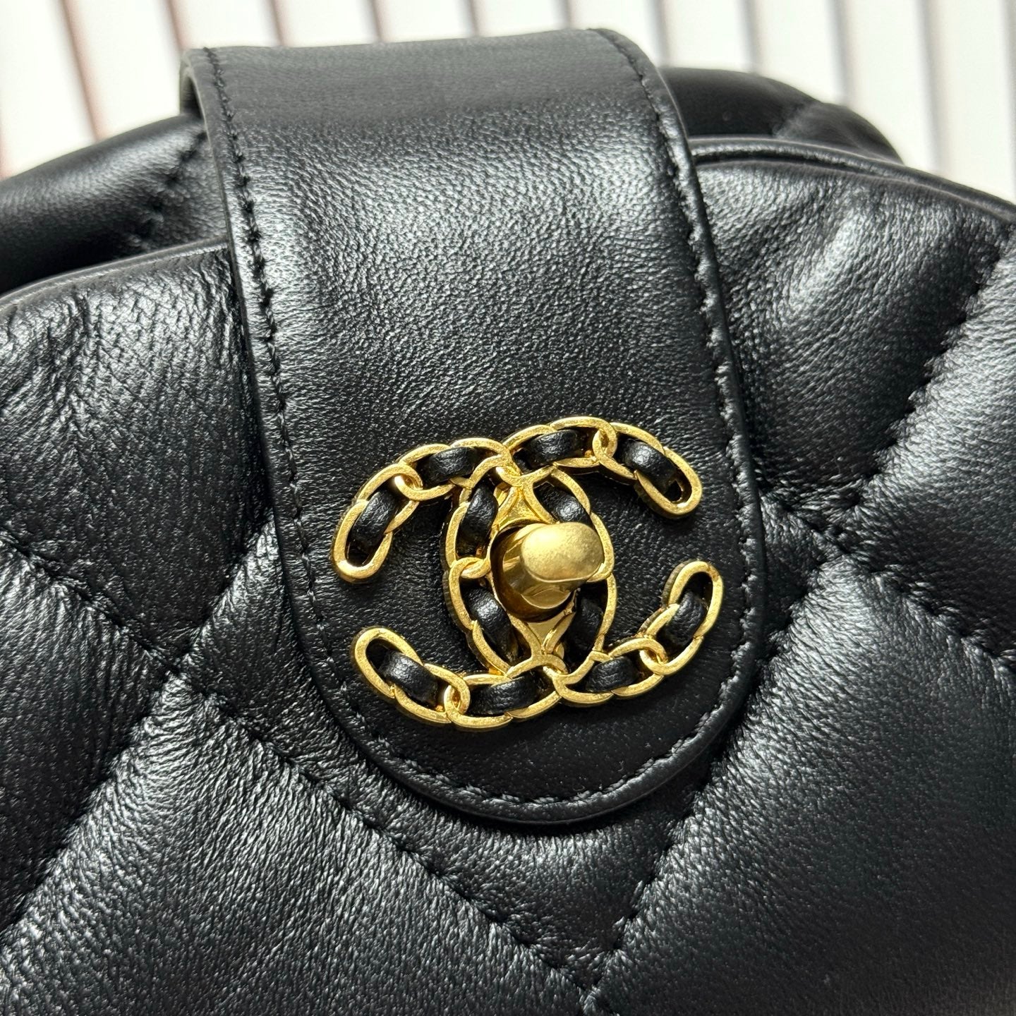 15RC49BDE Stylish leather bag
