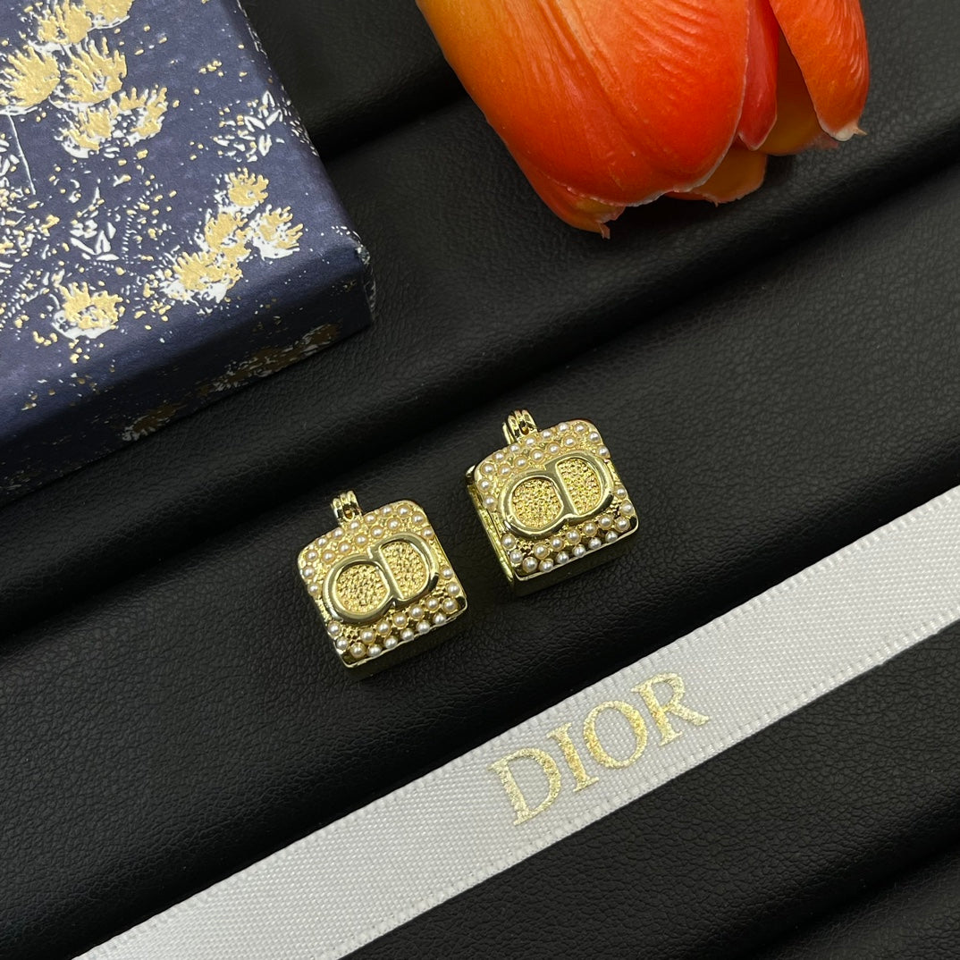 14D774EDE Stylish Earrings