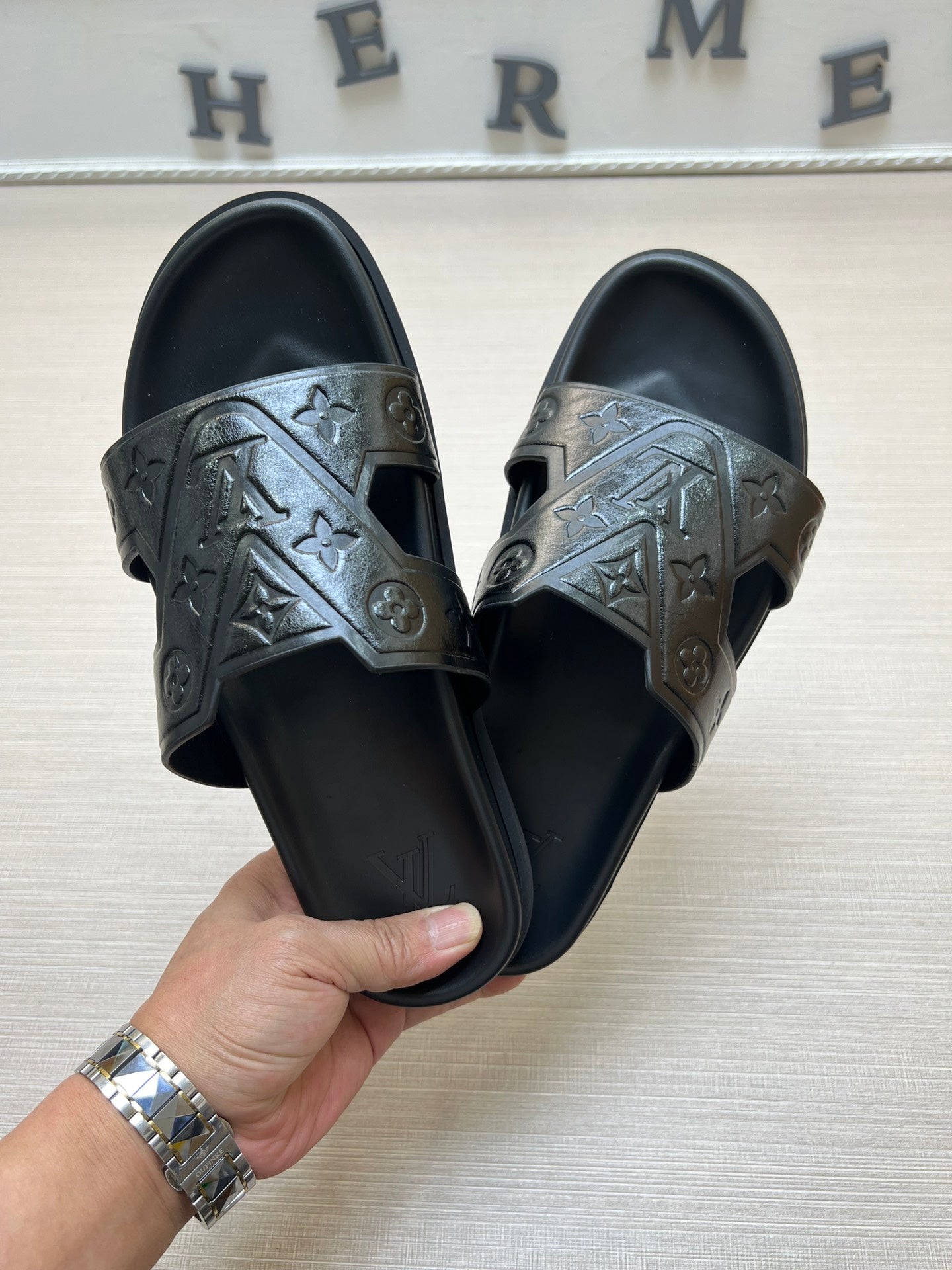 54E67ZDE Stylish slippers