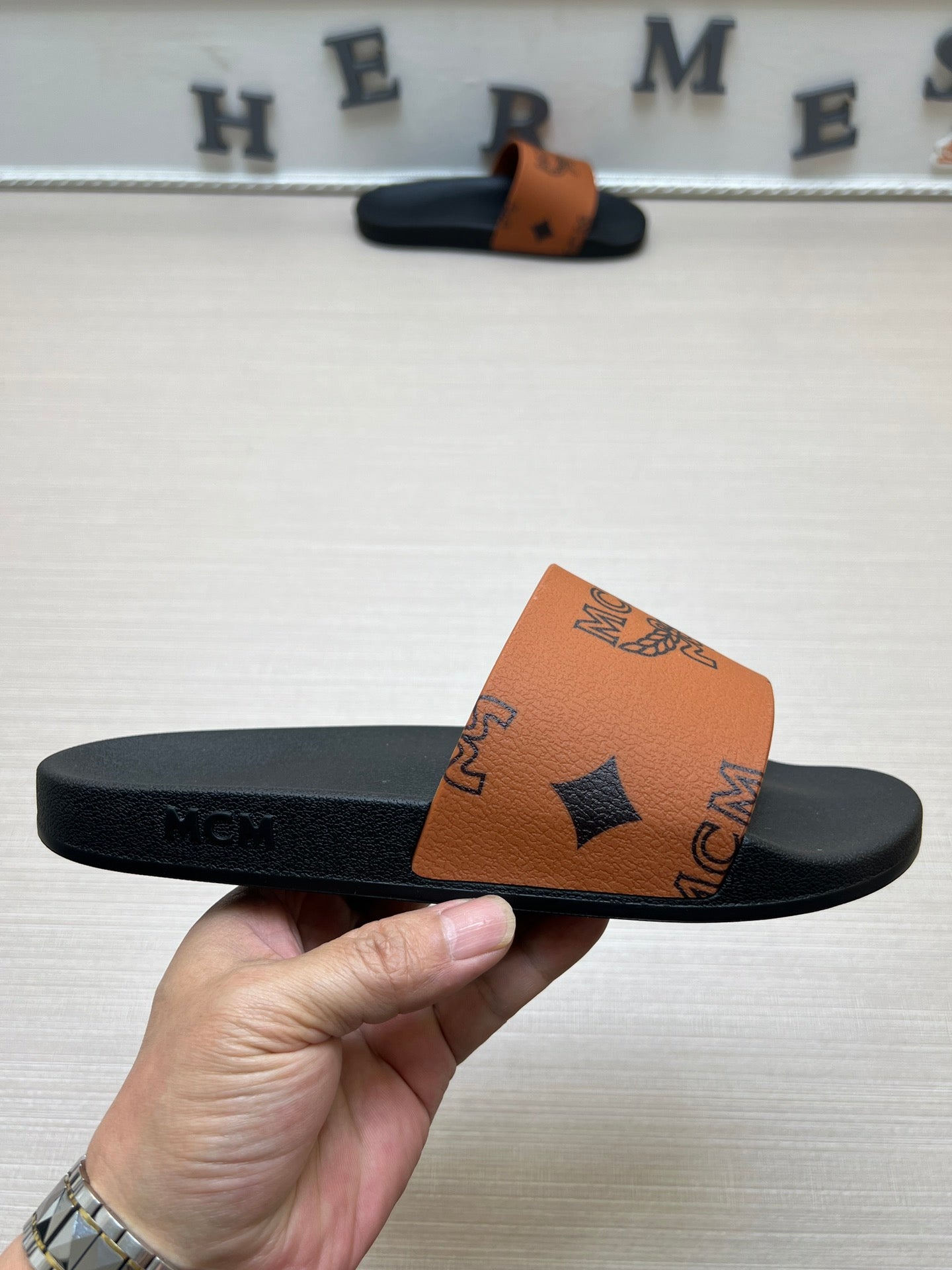 54M43ZDE Stylish slippers