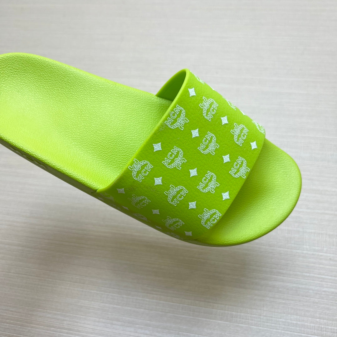 54M47ZDE Stylish slippers