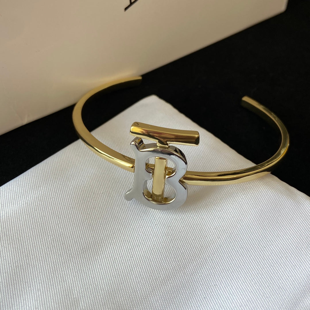 14A466XDE Stylish Earrings Bracelets Necklaces