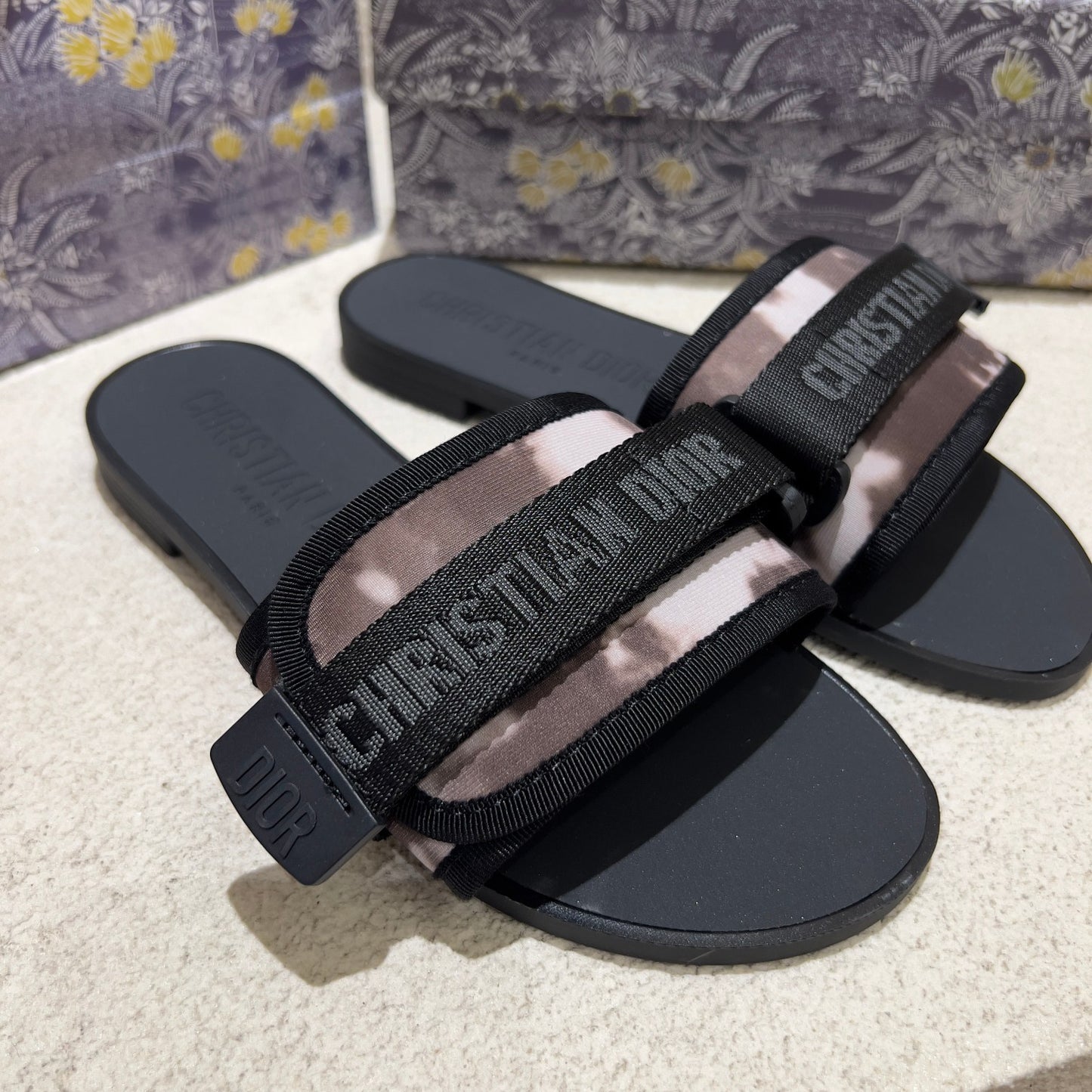 14D18ZDE Stylish slippers
