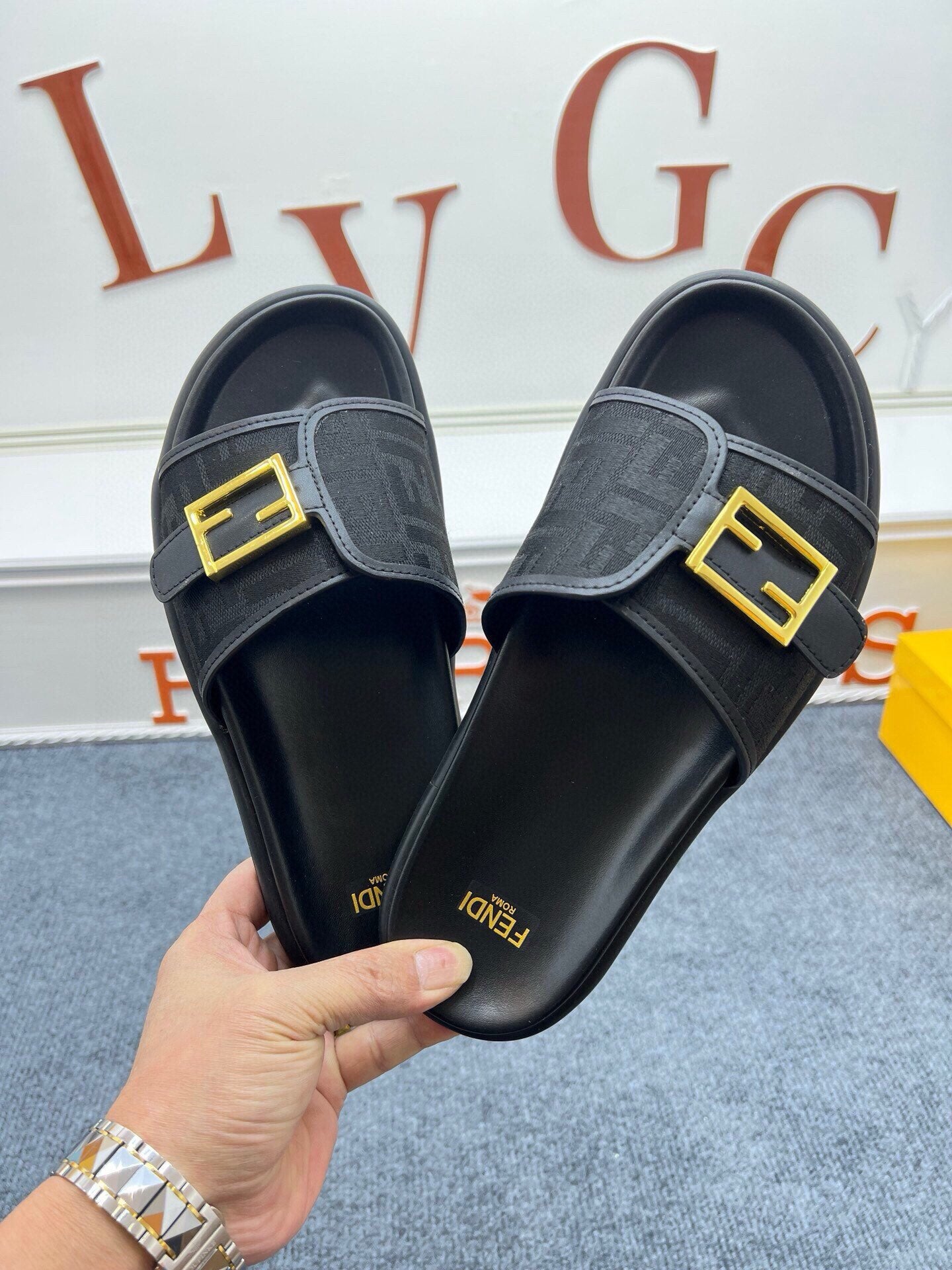 54F37ZDE Stylish slippers
