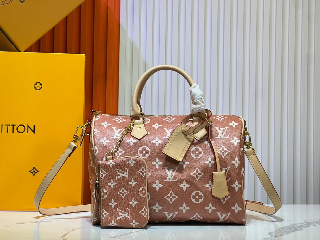 155XE16BDE Stylish leather bag