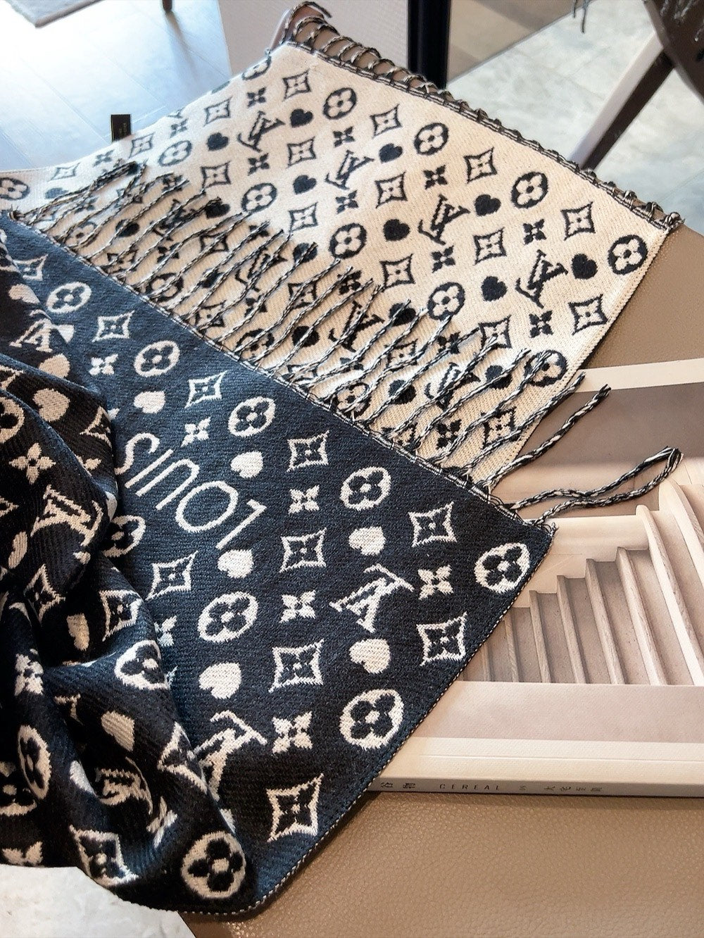 185ZE11WDE Stylish Winter Scarves