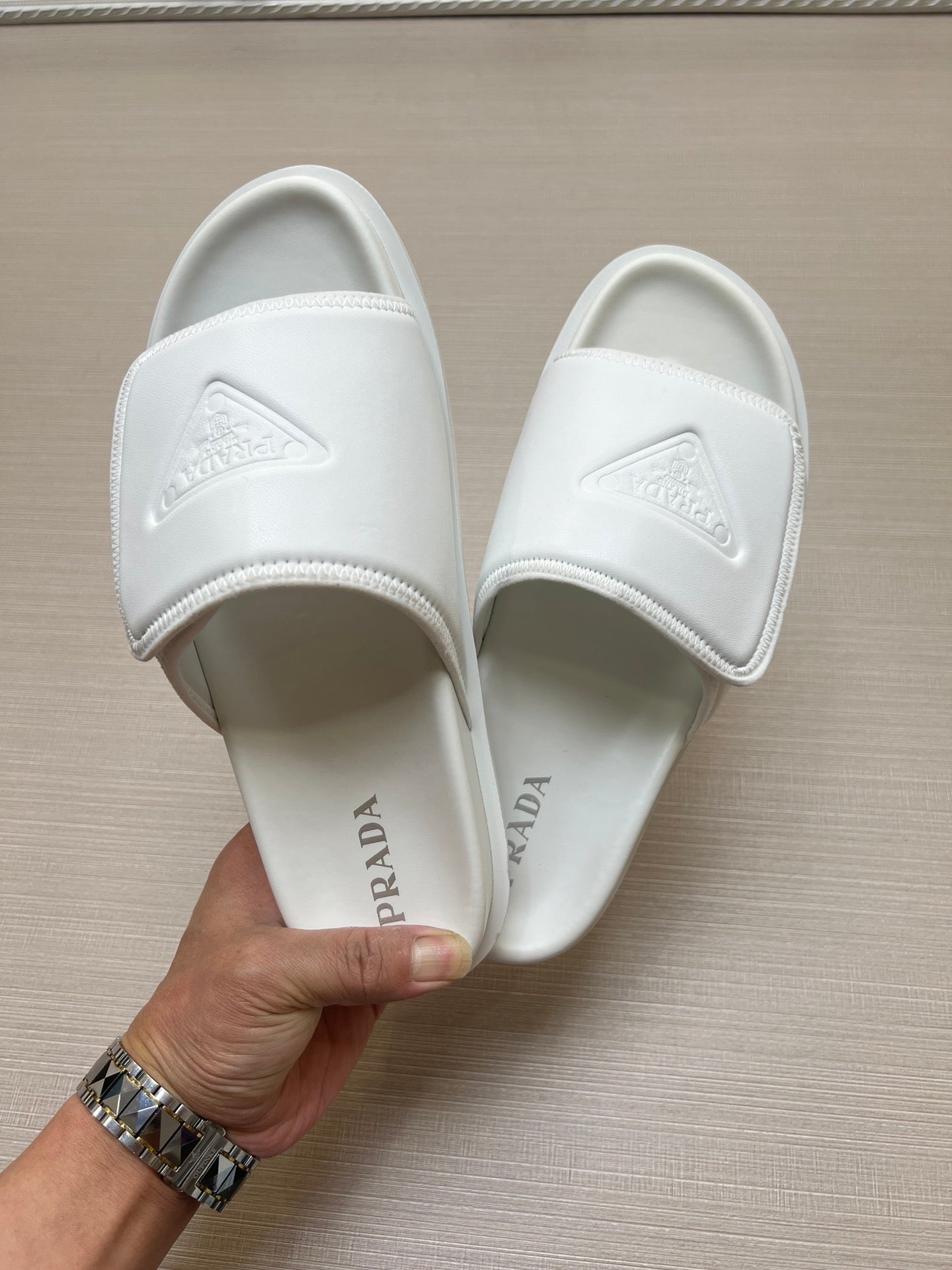54PD6ZDE Stylish slippers