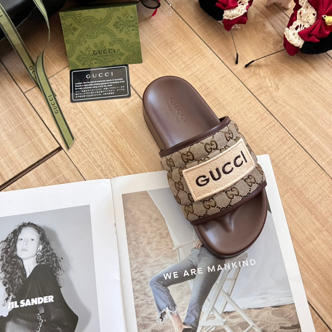 14B84ZDE Stylish Slippers
