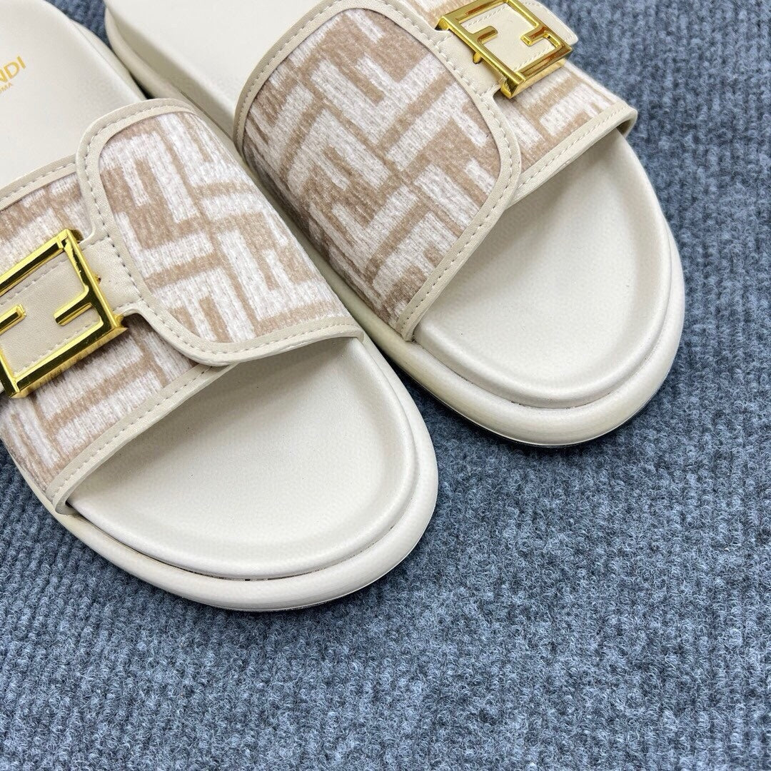54F37ZDE Stylish slippers