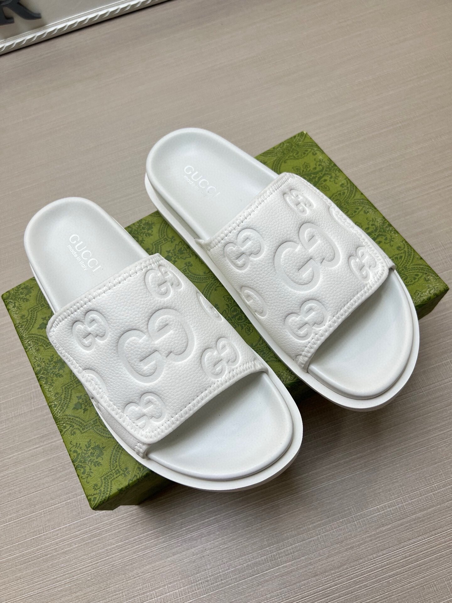 5LB230ZDE Stylish Slippers