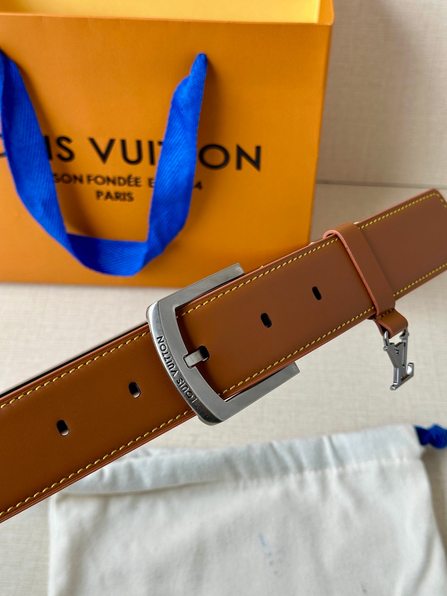 1WE160PDE Stylish High quality belt With full package