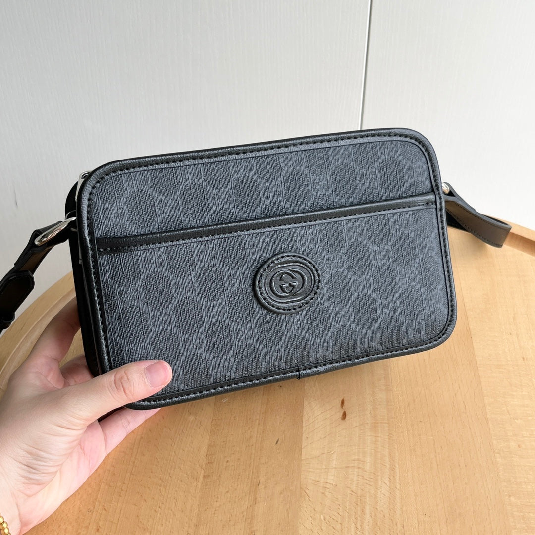 155NB81BDE Stylish leather bag