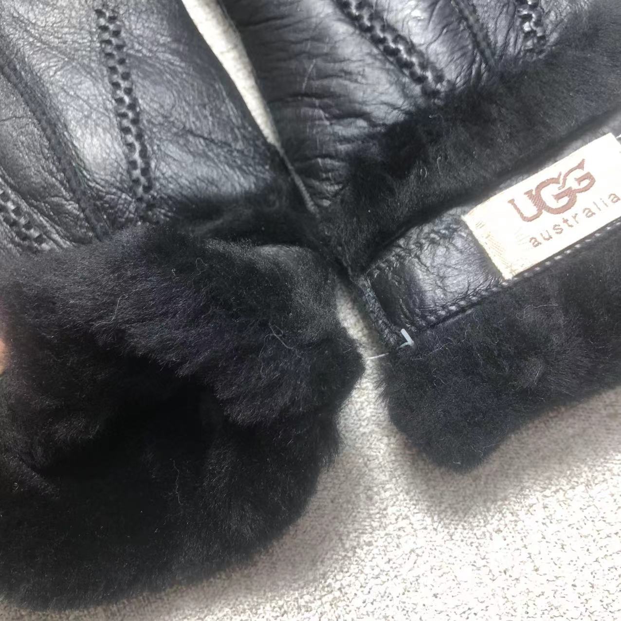 24A77SDE Stylish gloves