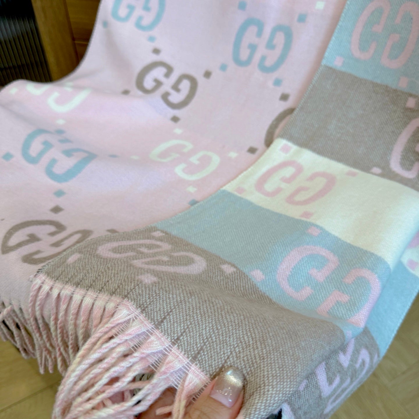 185RB67WDE Stylish Winter Scarves