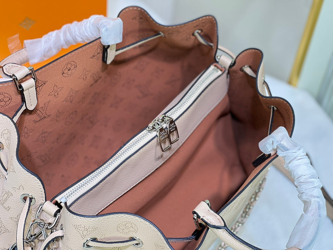 15XE13BDE Stylish leather bag)