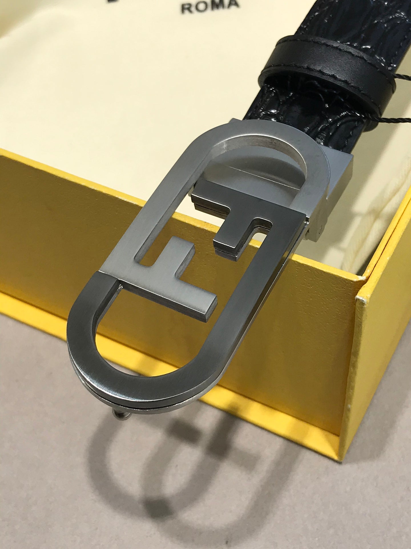 14F91PDE Stylish High quality belt With full package