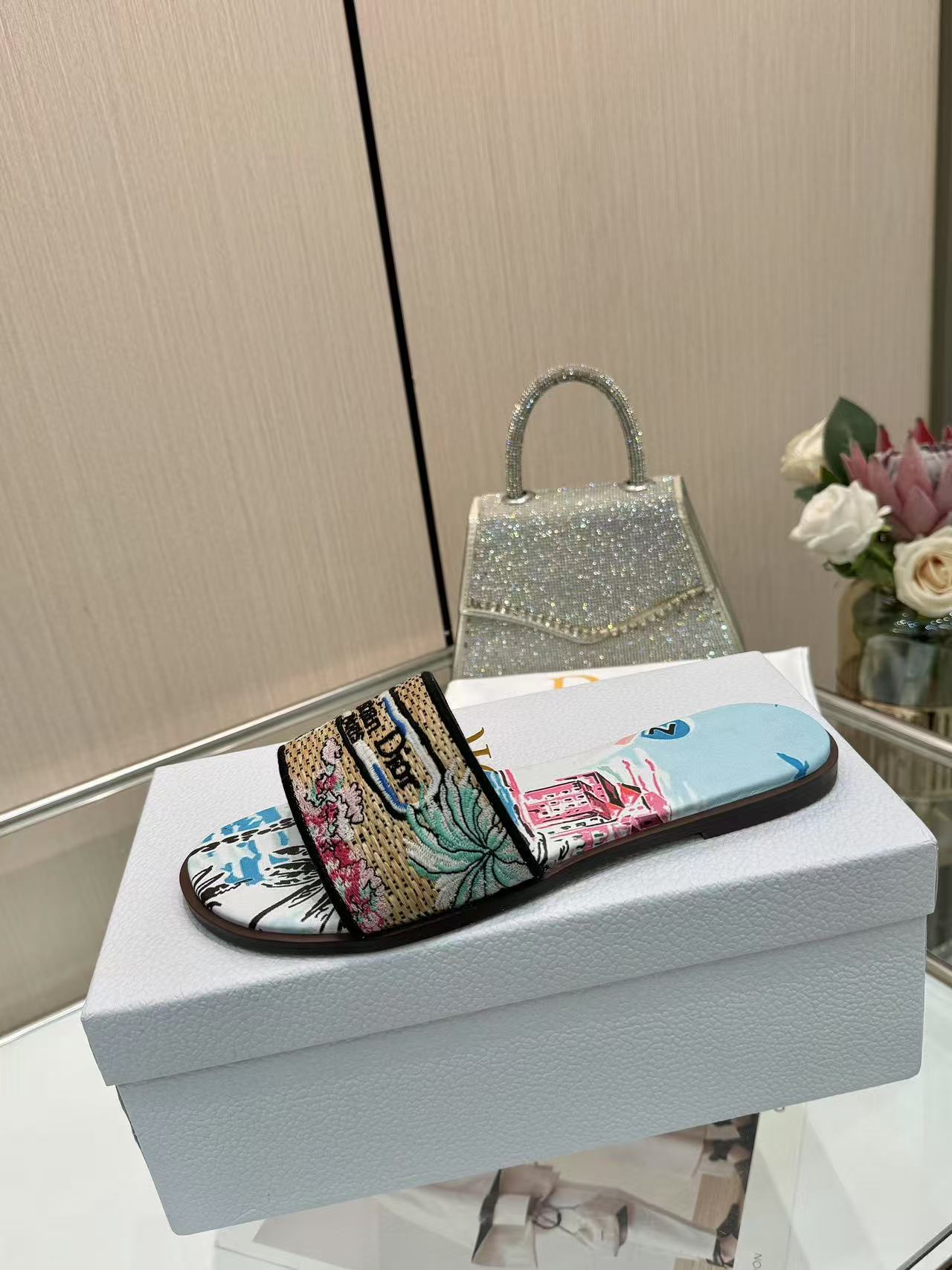 285ZD67ZDE Stylish Peather Slippers