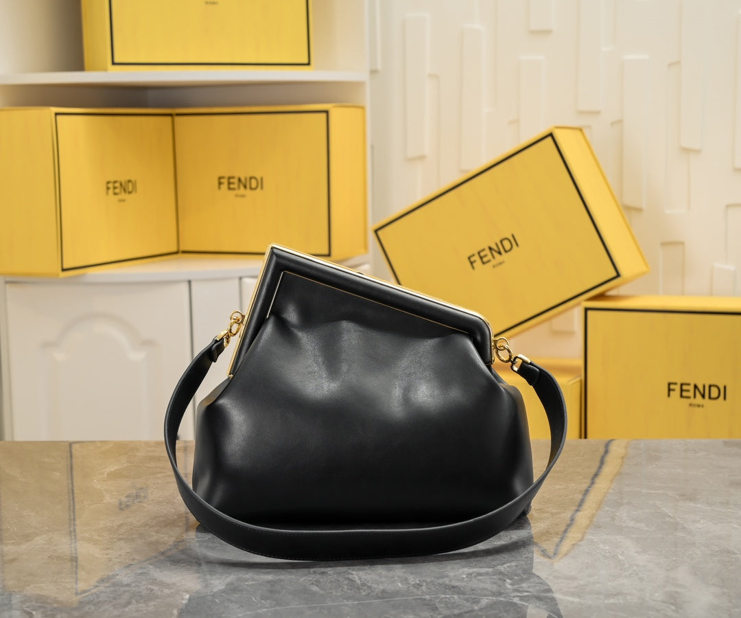 2XF20BDE Stylish leather bag