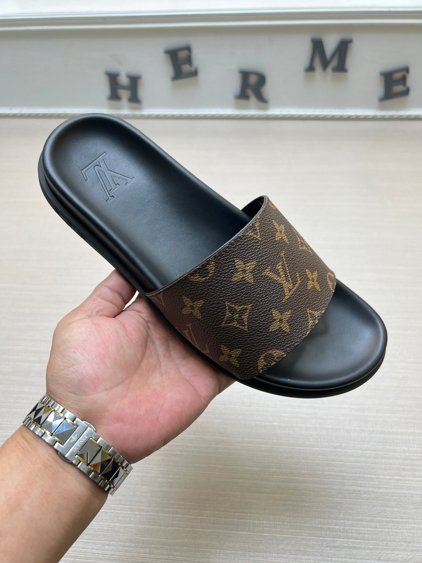 54E57ZDE Stylish slippers