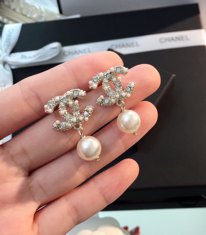 1NC41EDE Stylish Earrings