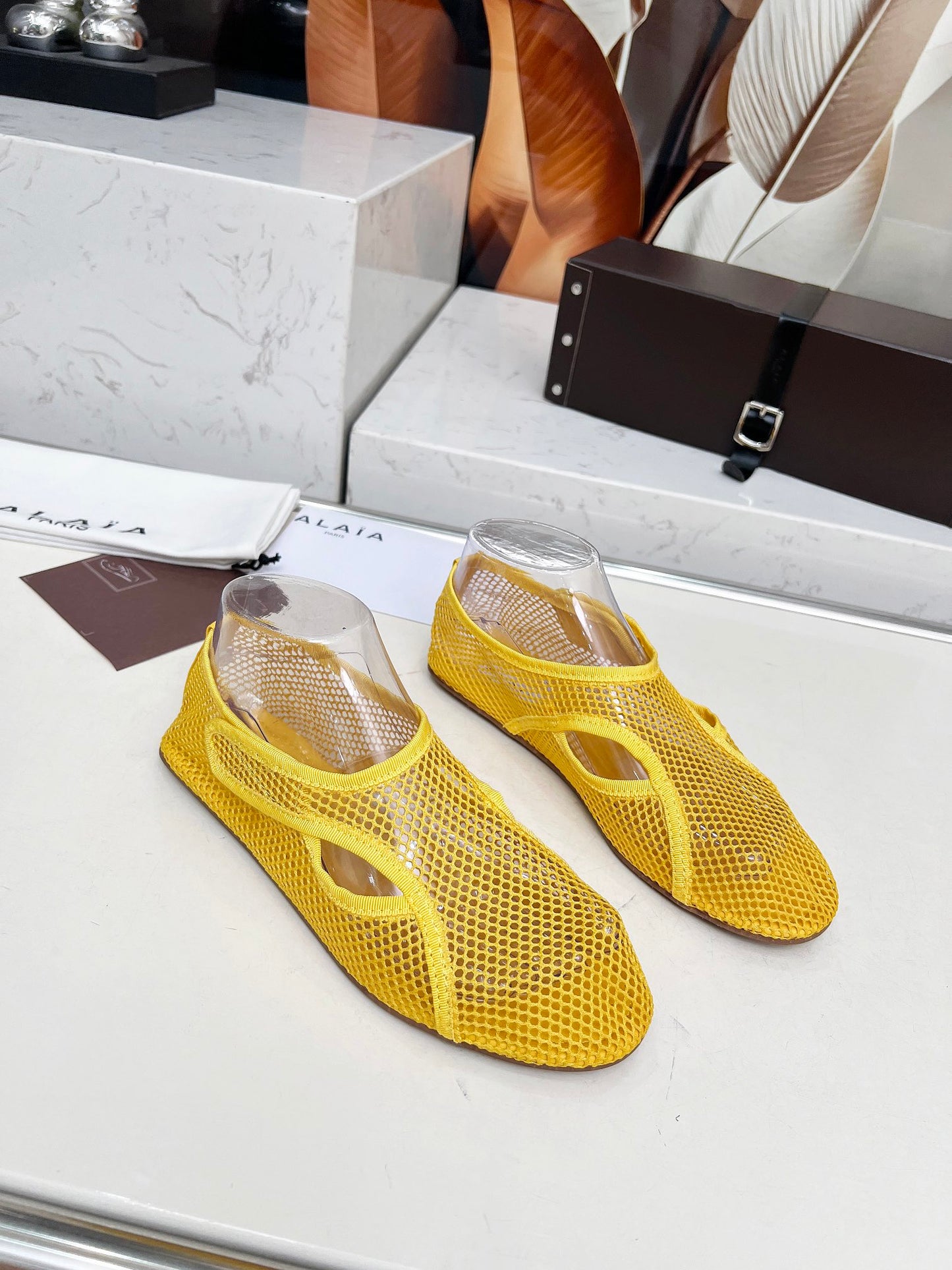 255QA24ZDE Stylish leather shoes