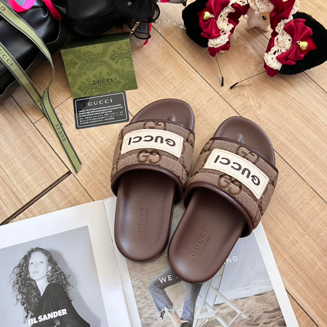 14B84ZDE Stylish Slippers