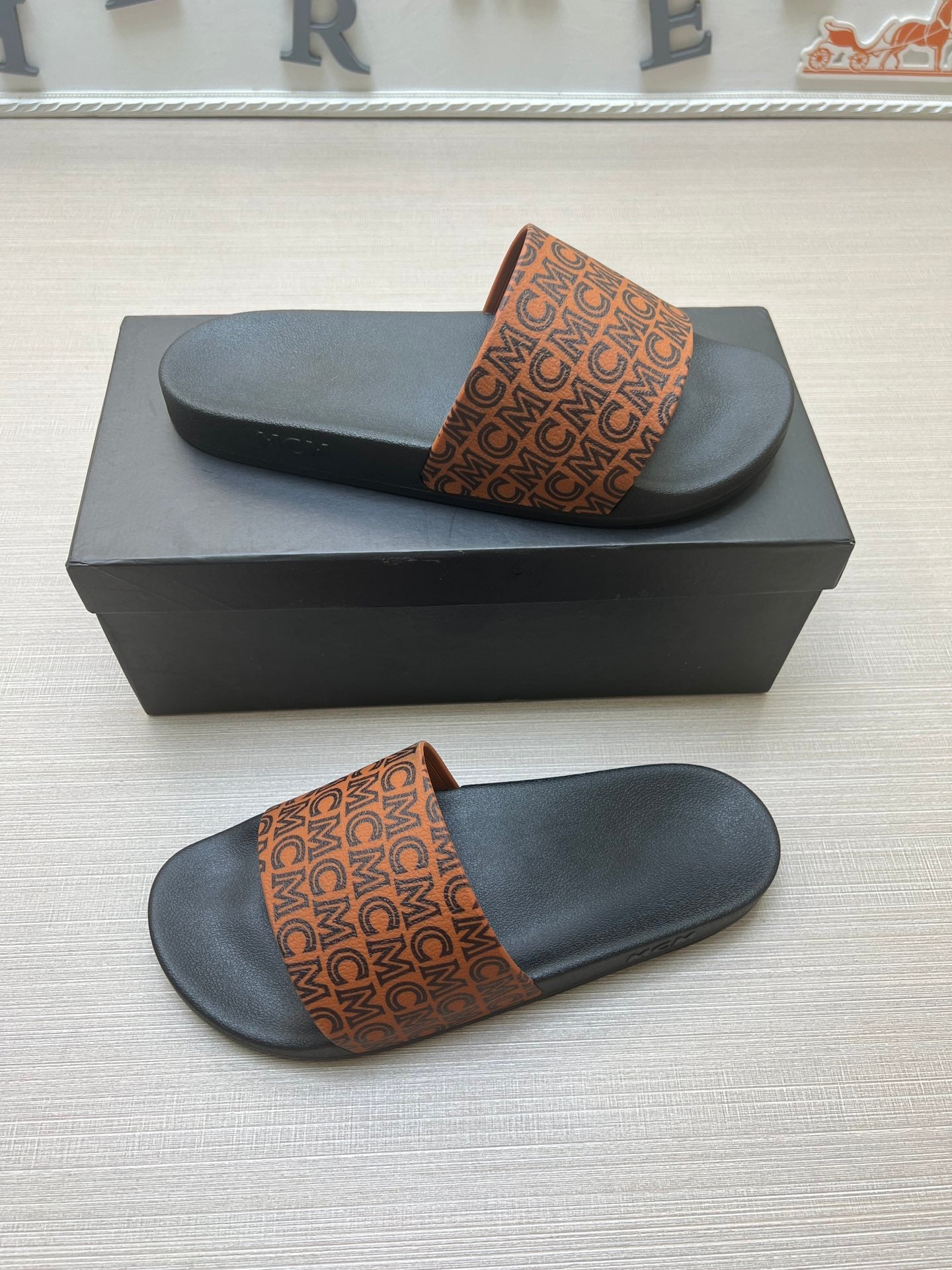54M45ZDE Stylish slippers