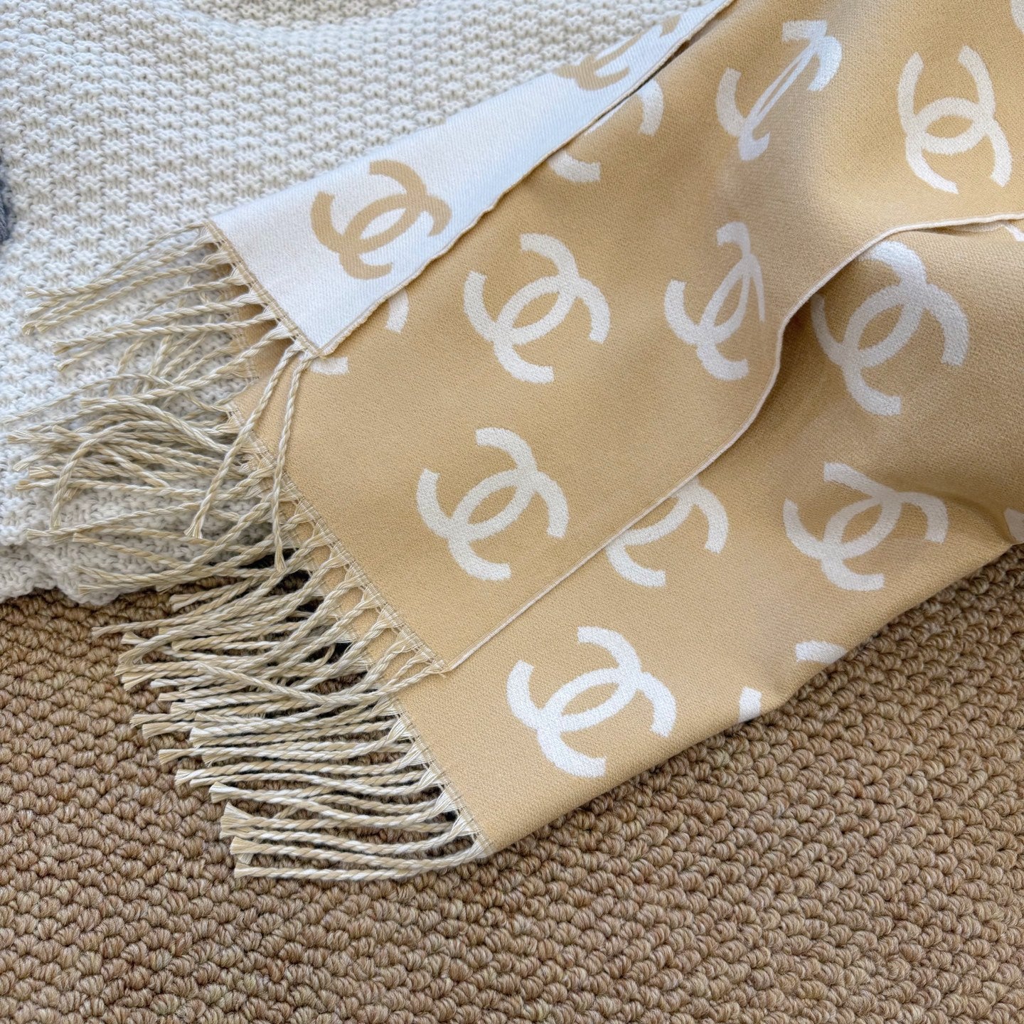 185ZC72WDE Stylish Winter Scarves