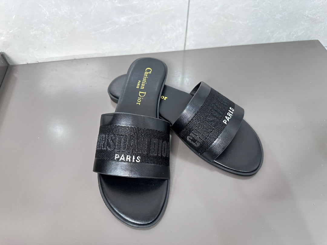 14D32ZDE Stylish slippers