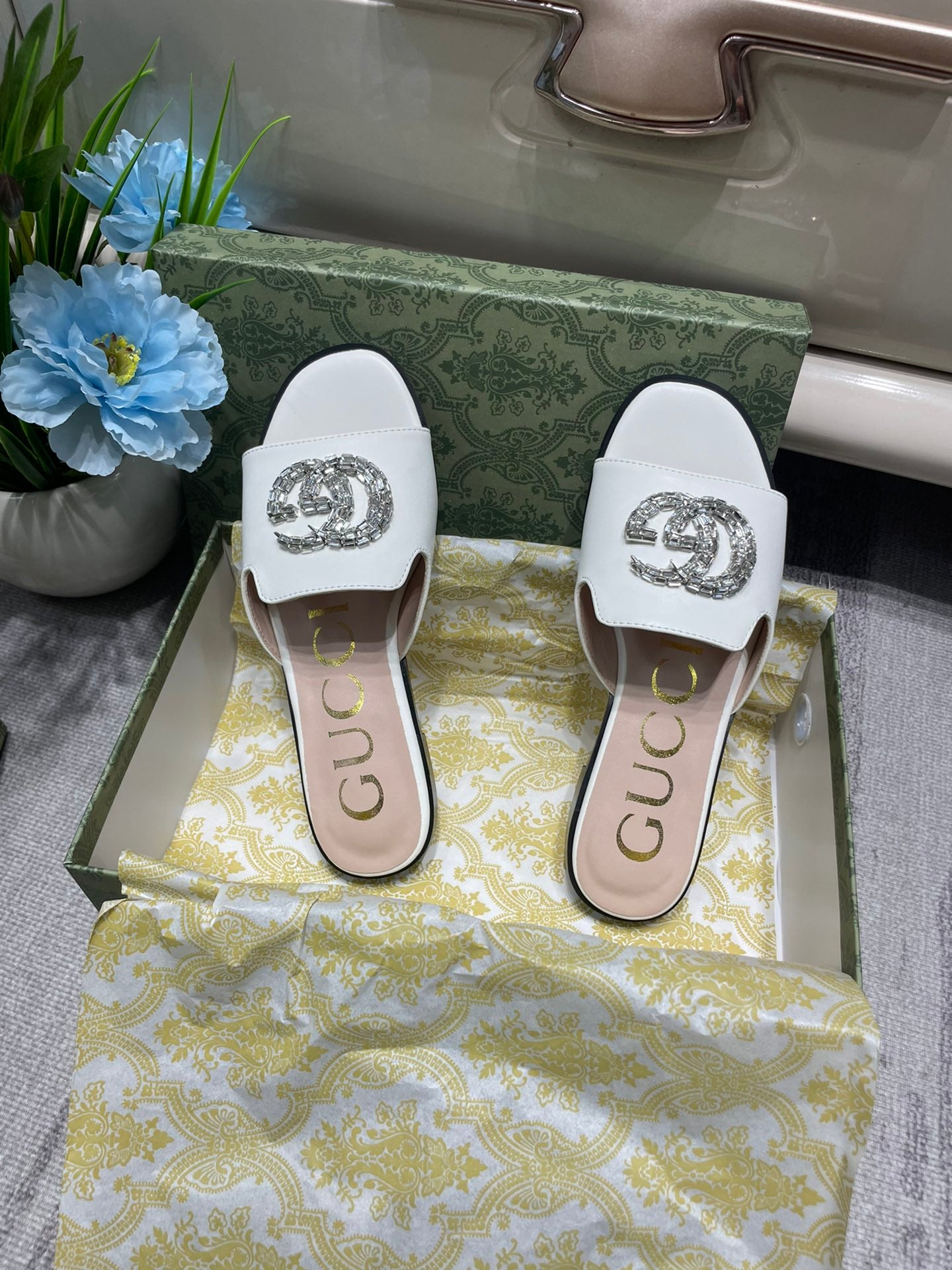 14B30ZDE Stylish slippers