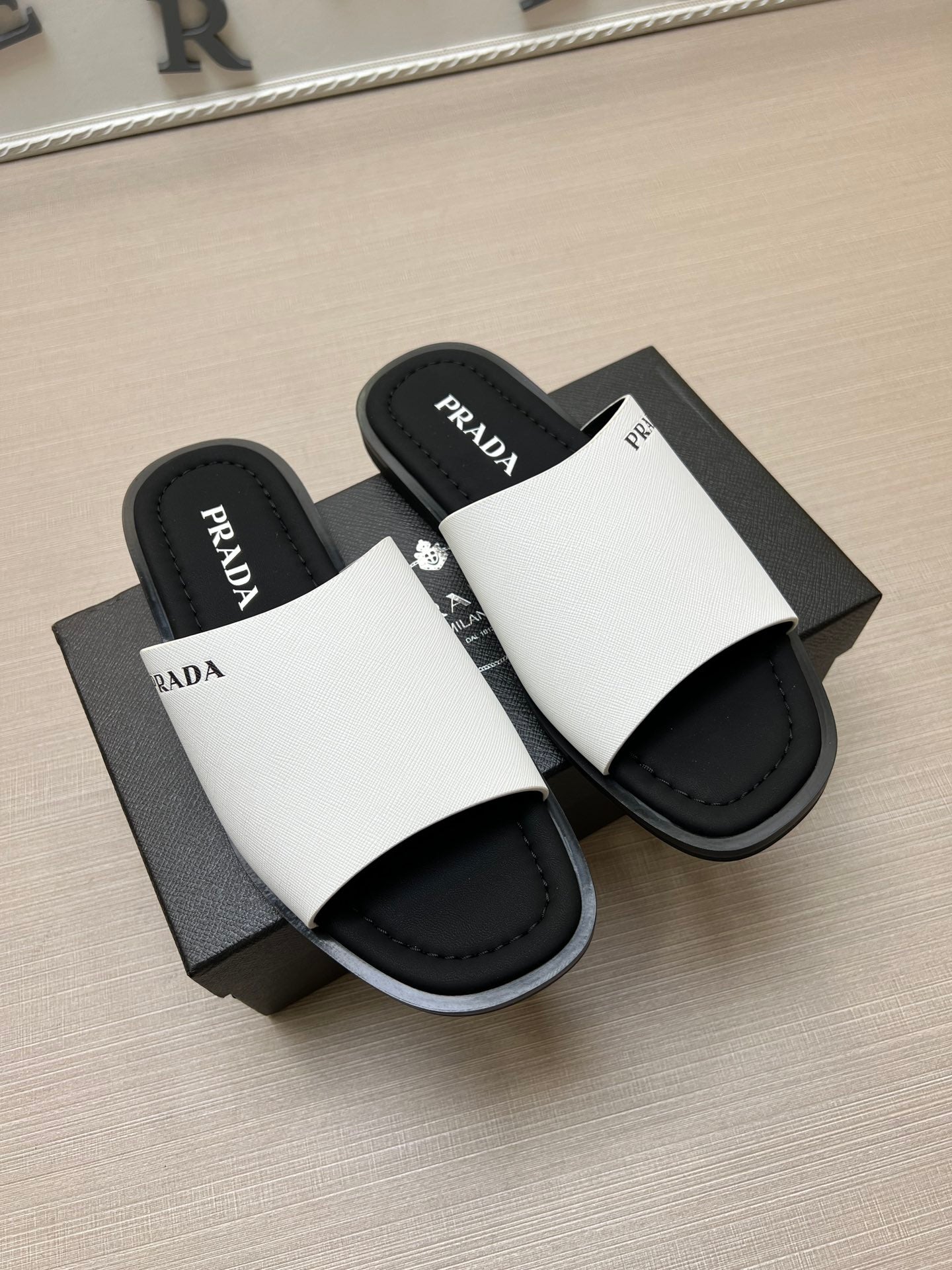 54PD73ZDE Stylish slippers