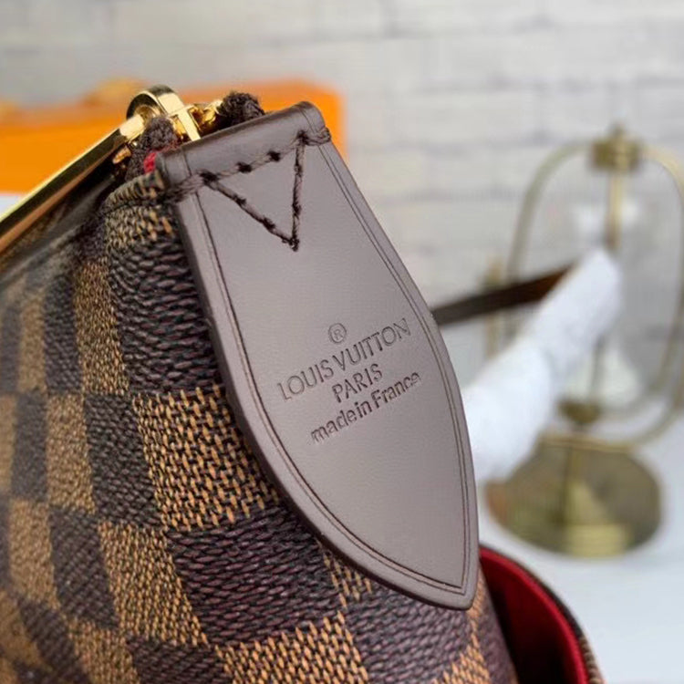2E108BDE Stylish leather bag