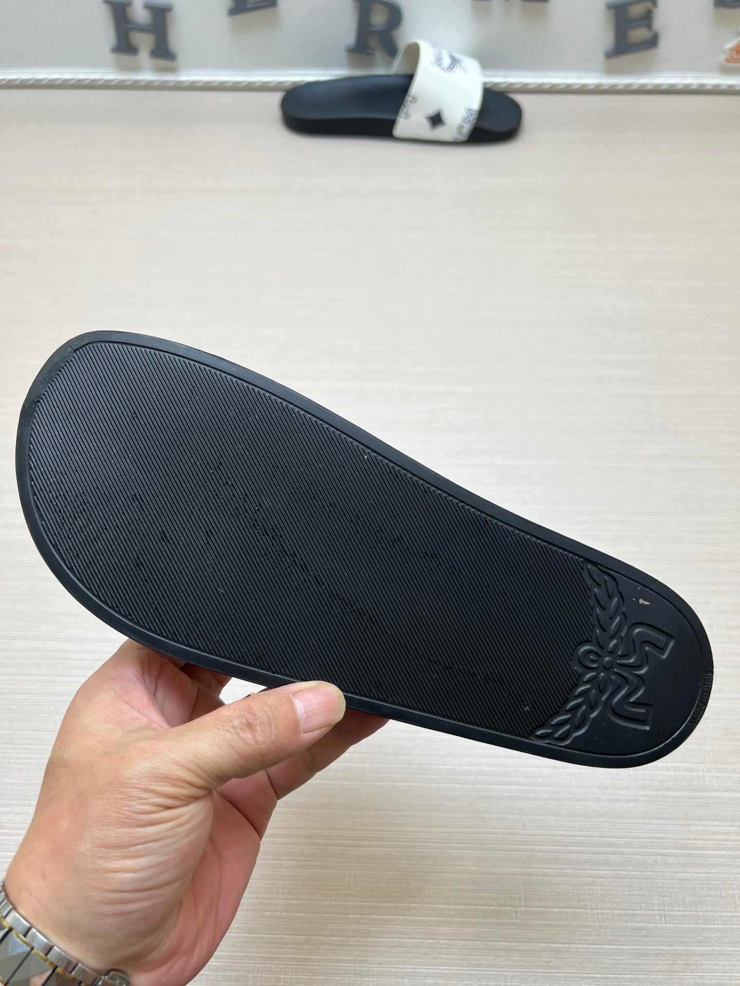 54M43ZDE Stylish slippers