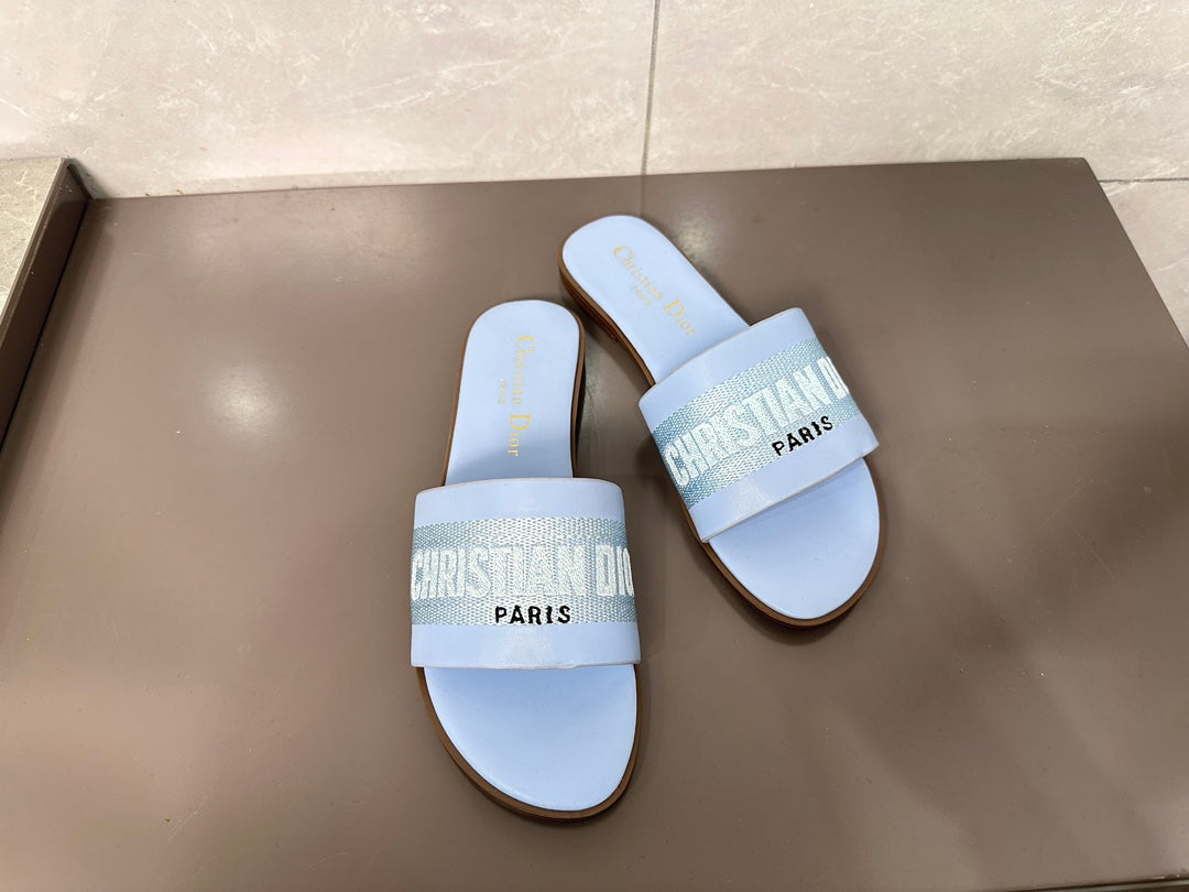 14D32ZDE Stylish slippers