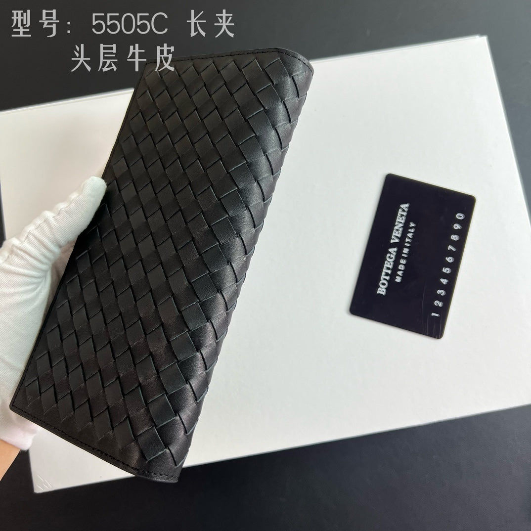 1XA82BDE Stylish leather wallet