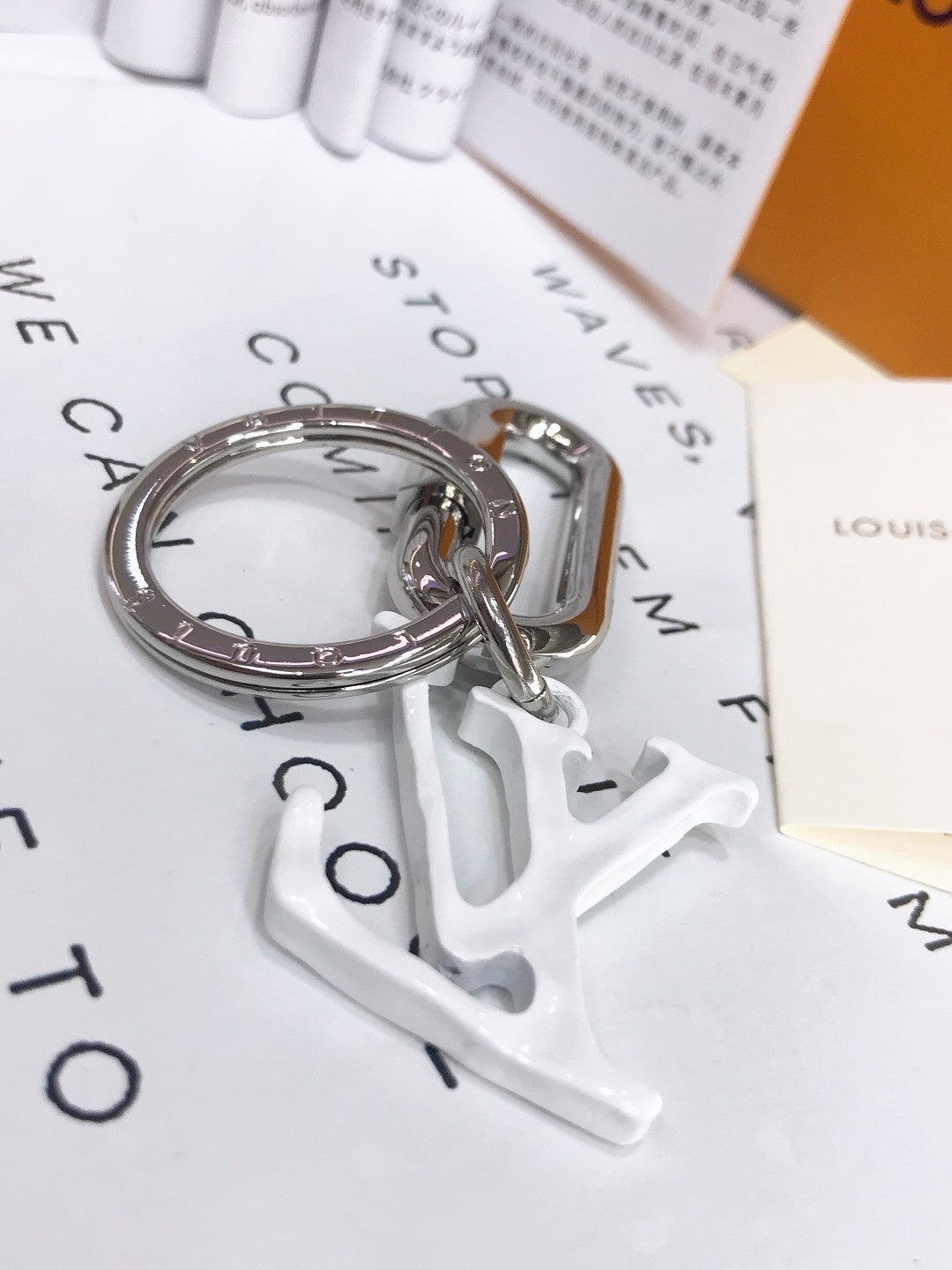 14E29ADE Stylish key closure