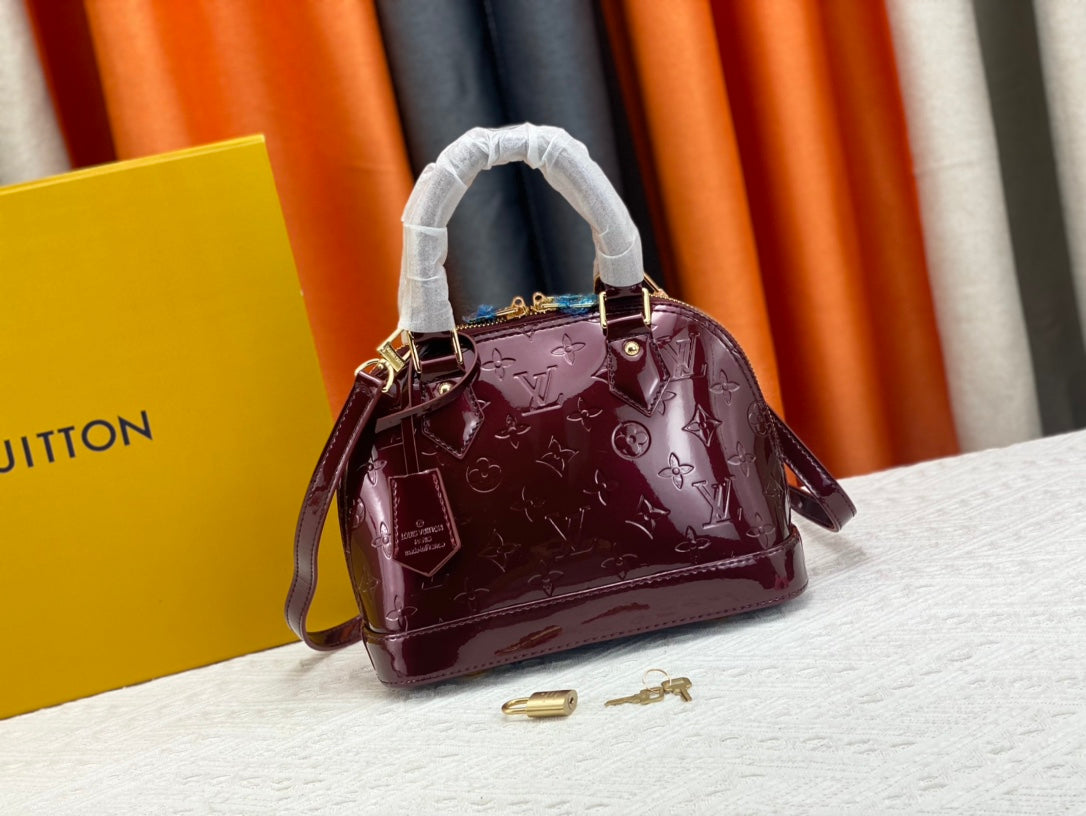165NE97BDE Stylish leather bag