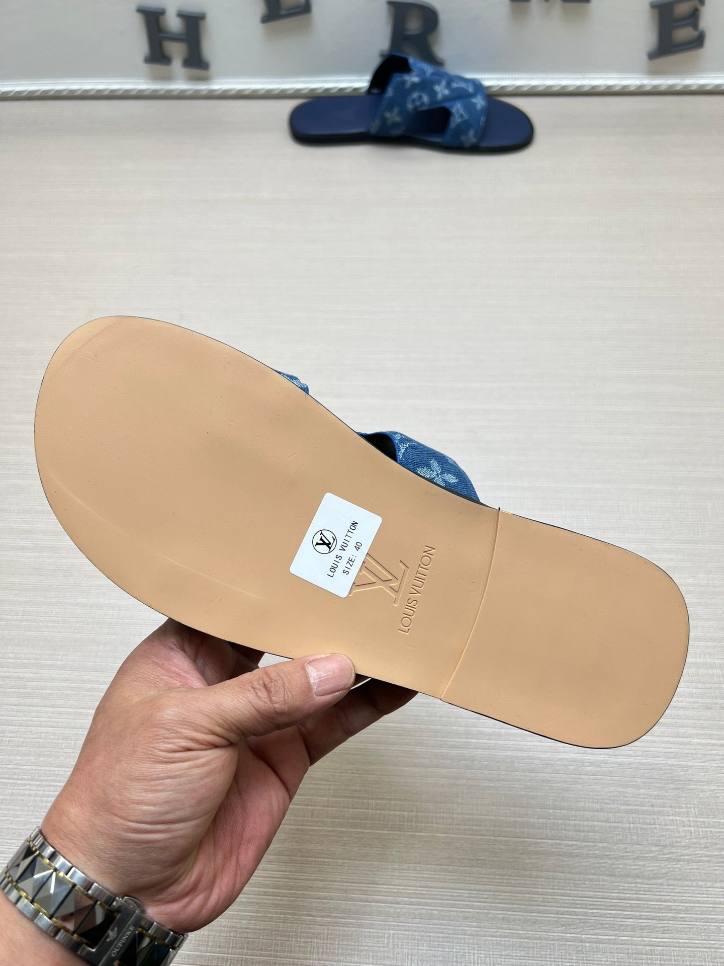 54E109ZDE Stylish slippers
